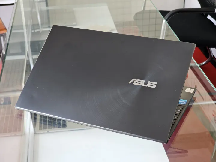 ASUS%20Zenbook%20UX425EA%20intel%20Core%20i5%20Gen%2011%20Ram%208%20GB%20SSD%20512%20GB%20intel%20iris%20Xe%20Ultraslim%20ringan%20dan%20Kencang%20Premium%20laptop%20-%20Image%204