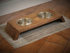 Tempat Makan Hewan Peliharaan Kayu Keras Modern dengan Mangkok Stainless