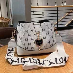 TAS SELEMPANG WANITA IMPORT / TAS BAHU WANITA IMPORT / TAS FASHION WANITA IMPORT / TAS SLINGBAG KEKINIAN / TAS HANGOUT IMPORT WANITA
