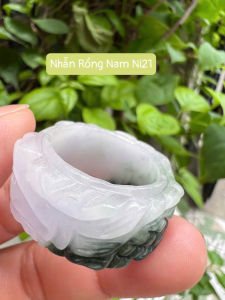 Nhẫn Rồng Nam Ni 21mm Cao 13mm Dầy 5mm Đá Cẩm Thạch màu màu trắng tươi xanh đậm phía dưới đẹp có 450k ạ