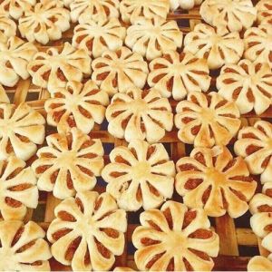 Bánh Hoa Mai Nhân Khóm - Hộp 500g - Đặc Sản Kiên Giang