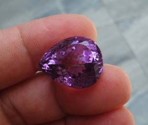PY Beauty+++ ร้านนี้ขายแต่ของแท้ค่ะ+++ พลอยอเมทิสต์ ( Natural Amethyst ) 24.20 กะรัต อัญมณีเดือนกุมภาพันธ์ น่าสะสมค่ะ