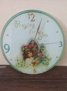 Jam Dinding Kaca Rohani Kristen Katolik Gambar Angel / Praying For You GWC 6905
