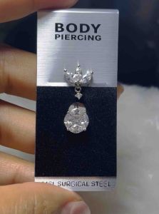 new จิวสะดือเพชรสวิสสวยหรูงานเกรดพีเมี่ยมนําเข้าเกาหลีสวยเก๋ๆสินค้ามาใหม่ ฝังเพชรสวิสขนาด 10x10mm.ความยาวจิว 25 mm.