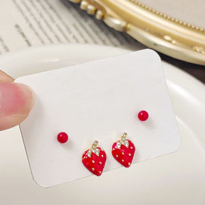 Fashionable Ring Gift 甜美红色迷你草莓耳钉新款 年爆款精致小巧冬天高级小众耳饰女