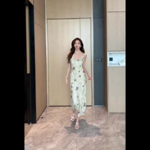 พร้อมส่ง ， Dazzlin  พิมพ์ลายผีเสื้อขอบใบบัว v ชุดเดรสสายเดี่ยวคอปกผ้าชีฟองเก็บเอวสไตล์วันหยุดริมทะเลฤดูร้อนสำหรับผู้หญิง a ชุดเดรสยาวสะโพก