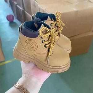 รองเท้าบู๊ตมาร์ตินสำหรับเด็ก 2025 รองเท้าเด็กใหม่สำหรับฤดูใบไม้ร่วงและฤดูหนาว รองเท้าบู๊ตเด็กผู้หญิง รองเท้าบู๊ตสีเหลืองเล็ก รองเท้าบู๊ตสั้นสำหรับเด็กผู้ชาย
