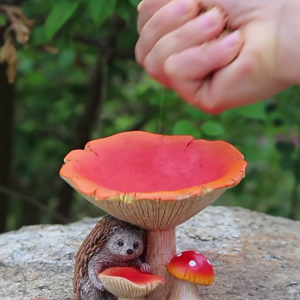 Hedgehog Mushroom Resins Figurine Bird Feeder Animal Statue Decorative Outdoor Garden Sculpture Patios Lawn Ornament