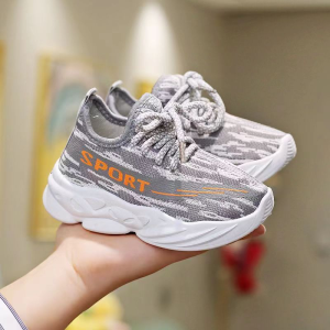 Childrens sports shoes are cheap simple breathable daily casual mesh upper trendy soft soled childrens shoes available in two colors for ages 3-10