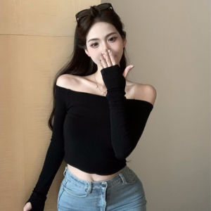 พร้อมส่งจากกทม เสื้อครอปหญิง2024🍀สีดำเซ็กซี่เปิดไหล่เสื้อยืดแขนยาว สไตล์สาวฮอตเซ็กซี่ ทรงเข้ารูป