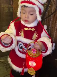 新款龙年手持灯笼泡泡机龙年送礼支持充电儿童吹泡泡玩具新年礼物Tahun Baru Mesin Gelembung Tanglung Pegang Naga Tahun Hadiah Naga Sokong Kanak-kanak Boleh Dicas Semula Hadiah Bubble Toys Tahun Baru