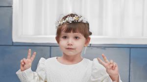 Retrowavy 2 Pcs Flower Girl Headpiece Flower Girl Hair Accessories Rhinestone Crystal Princess Pearl Headband Bridal Hair Headband for Wedding  Communion(Gold)