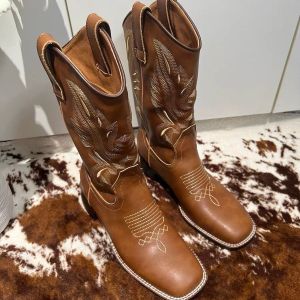 【Spot】 Leather Western Cowboy Boots Embroidered Chelsea Vintage Comfortable Rider Boots