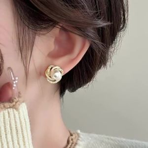 Bông tai cao cấp đính kim cương phong cách Hàn Quốc đơn giản và đa năng phong cách thời thượng của người nổi tiếng trên mạng bông tai sang trọng nhẹ nhàng độc đáo hiện có sẵn. 2026