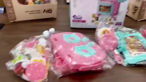 ชุดเครื่องครัวของเล่น สำหรับเด็กผู้หญิง 3-6 ขวบพร้อมอุปกรณ์ทำอาหาร 20+ ชิ้น สีสุ่มของเล่นเครื่องครัว