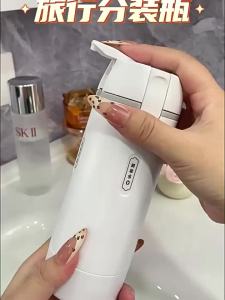Travel-sized portable cosmetic set with shampoo shower gel makeup remover oil and leak-proof toiletry bottles