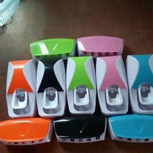 Plastic Toothbrush Holder Wall Mount Automatic Toothpaste Dispenser Toothbrush Case Bathroom Accessories Lazy Dispenser