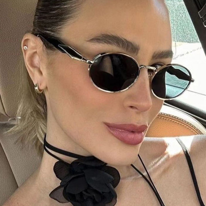Kacamata%20Hitam%20Logam%20Trendi%20untuk%20Wanita%20Bingkai%20Oval%20Retro%20Kacamata%20Tabir%20Surya%20Luar%20Ruangan%20-%20Image%204
