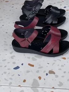 New Cowhide Embroidered Womens Sandals Soft Bottom Lightweight Breathable Middle-Aged Womens Shoes Grandma Shoes Factory Direct Sales Wholesale ㏇L0529