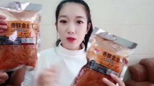 Nanyang Snack Zhong Qinhui crispy golden silk spicy strips 60g/bag snack internet famous spicy and spicy spicy strips
