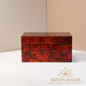 Hộp Vuông Đỏ Vân Gỗ Tinh Tế