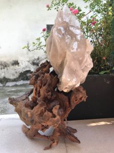 Bệ Thạch Anh đá màu khói ra gương hình ngọn đuốc lắp lánh