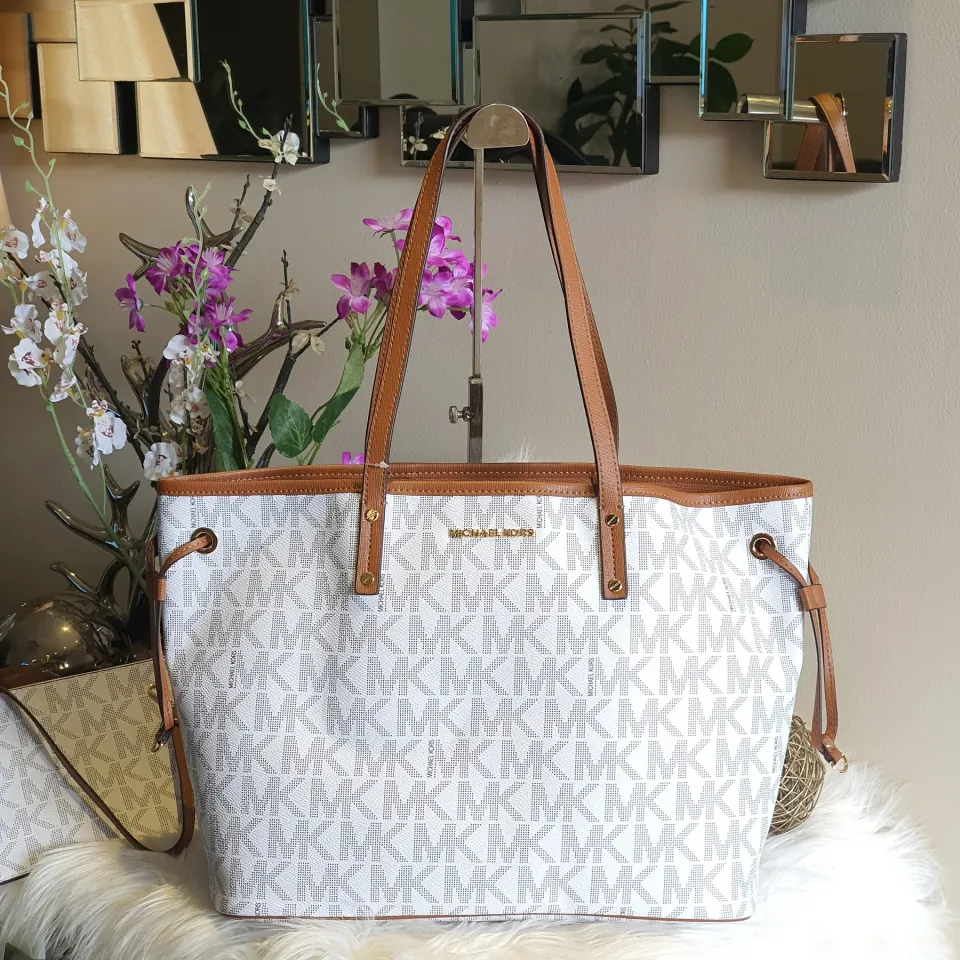 Stylish Michael Kors Vanilla Bag with Matching Wallet