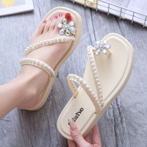New Womens fashion pearl sandals Korean style trendy 3CM sandals non-slip rubber sandals comfortable sandals beautiful sandals suitable for wearing outdoors 0100523