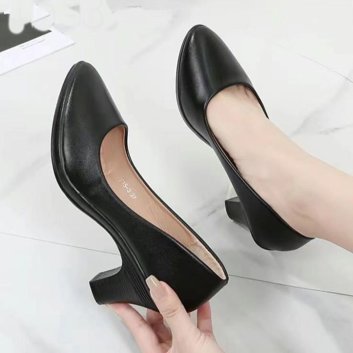 Buy Pointed Shoes With 1 Inch Heels Black online | Lazada.com.ph