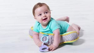 Taf Toys Baby Tummy Time Cushion    Perfect for 2-6 Months Old Babies Enables Easier Development & Easier Parenting Natural Developmental Comfortable Tummy Time Ergonomic Design Detachable Toys