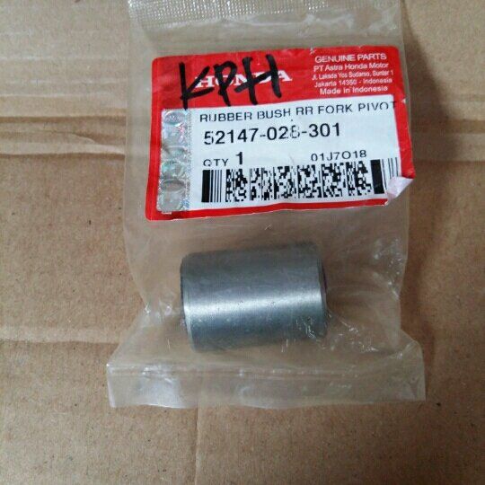 Porno moyna rasmlar Yalangoch yigit dick suratini silkitadi