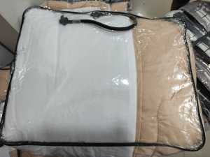 Bedcover Set Polos Two Tone Promo Bonus Sprei 1 Set Size 90100120140160180200