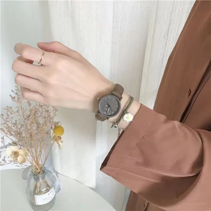 Ladies Frosted Leather Quartz Watch Minimalist Round Screen Quartz Watch Women Fashion Casual Wrist Watch Student