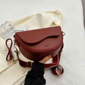 Crossbody bag Shoulder bag Sling bag Crescent Moon bag Simple Design Fashion ins new stylish bag