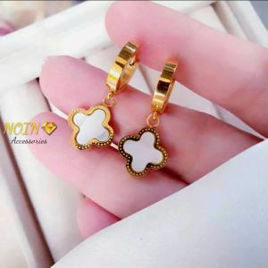 Anting Clover Gold Jepit Titanium Anti Karat Black Dot dan White Dot Wanita Dewasa Korean Earning