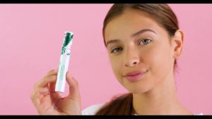 Petite n Pretty Fully Feathered Volumizing Mascara for Kids Tweens Teens