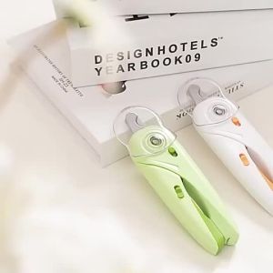 [SG] Nail clipper with led light Nail cutter kit clippers with Nail File for Pets (Batteries Inclusive)