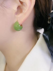 轻奢高级感果绿色耳扣耳环女简约百搭设计感清新气质耳饰 Light Luxury Senior Sense Fruit Green Buckle Earrings Women All Design Sense Fresh Temperament Earrings