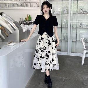 Set Áo Sườn Xám Đen Tăm Cắt Xẻ Cúc Bọc + Chân Váy Thêu Hoa Nhung Đen Phối Màu Cực Set Hàng Đi Chơi Cao Cấp