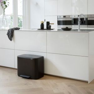 Brabantia ถังขยะ สแตนเลสแบบเหยียบทรงสี่เหลี่ยม BO Pedal Bin 2 Inner Buckets 11 + 23 L Matt Black