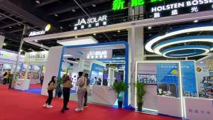 B6 ลำโพงบลูทูธหมีรุนแรง ของตกแต่งไร้สายบนโต๊ะที่วาดด้วยกราฟฟิตี้สร้างสรรค์สำหรับของที่ระลึก B5+ ลำโพงขนาดเล็ก