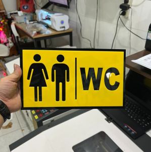 Bảng Mica chỉ dẫn WC Nam/ Nữ phối chữ màu nổi kích thước 26cm x 15cm..