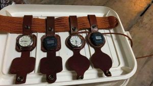 นาฬิกาหนังห้อยประคตเอวพระสงฆ์ สามเนร แม่ชี นักบวช (ชุดที่ 1)