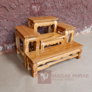 MAISAKPHRAE   โต๊ะหมู่บูชาไม้สัก หมู่ 5 หน้า 4 (ตัวลูก) เคลือบสีใส  กว้าง 30 ซม. ยาว 40 ซม. สูง 26 ซม.