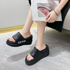 SQShop ราคาดีมาก รองเท้าแตะส้นหนาแฟชั่นหญิง ทรงสวยงานดี ดีเทลเรียบเก๋ แต่งลายน้องหมีน่ารักๆ มี 4สีสุดปัง รุ่นนี้ใส่ง่ายสวมง่าย ใส่ได้หลายโอกาส ไม่อยากพลาด จิ้มในตะกร้าเลยย