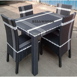 Meja Makan Rotan ( 1 Set Dengan Kursi)