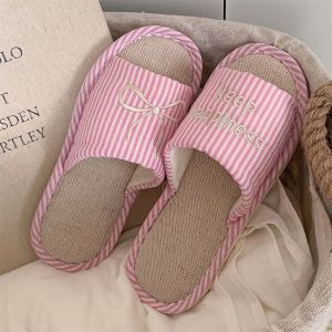 Free Shipping Cute Blue Plaid Apple-Themed Indoor Slippers For Women Featuring Breathable Soft-Soled Linen Material Non-Slip Design And Suitable For Outdoor Wear In All Four Seasons