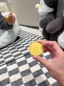 แหวนเงินไหม Gyro สปินเนอร์ฟิดเจ็ตสากล หมุนได้อย่างราบรื่น ของเล่นเหรียญบรรเทาความเครียดเงินใหญ่