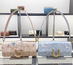 Túi xách  auth tuồn mẫu mới ( blue and pink) CK2-20781449