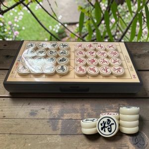 Bộ Cờ Tướng Size 40 Mẫu 3D Kèm Bàn Cờ Nhựa Gấp Gọn 37x37cm - Chữ Đỏ Đen Sắc Nét [HBC3D]